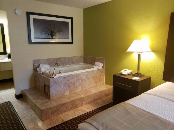 Days Inn by Wyndham Asheville/Mall image 11