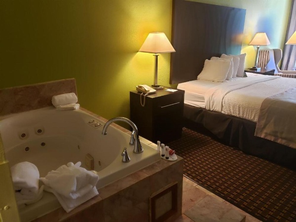 Days Inn by Wyndham Asheville/Mall image 12