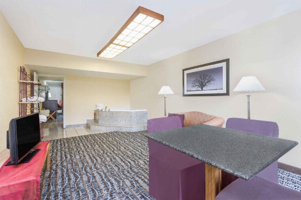 Days Inn by Wyndham Asheville/Mall image 15