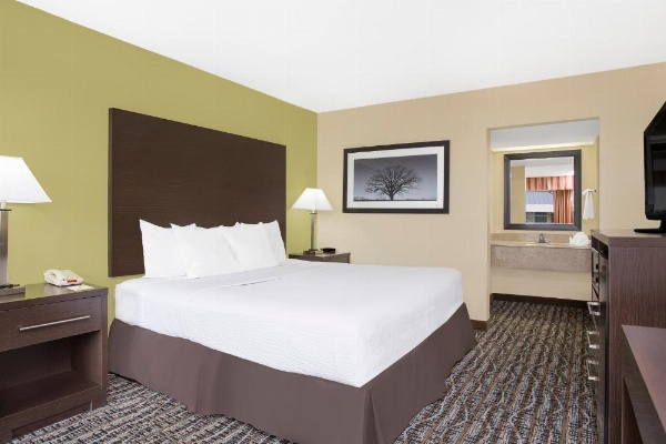 Days Inn by Wyndham Asheville/Mall image 26